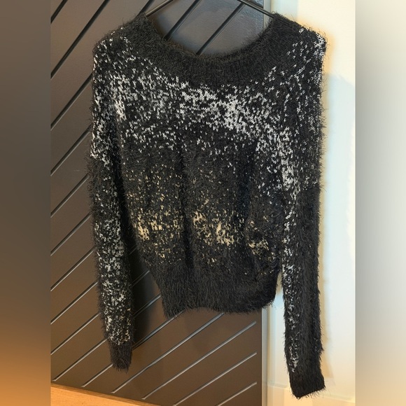 House of Harlow shimmer sweater w metallic threads. Size XS. Excellent condition - Picture 6 of 6